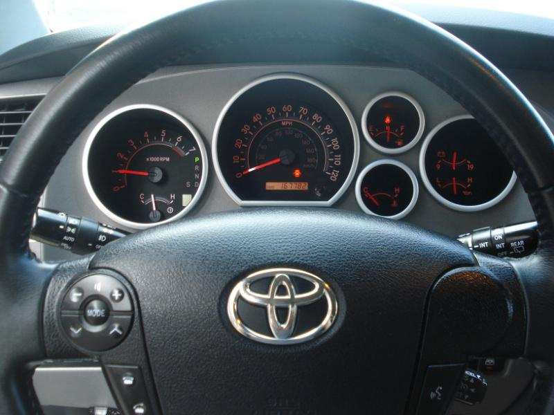 Toyota Sequoia SR5 5.7L 4WD 2012