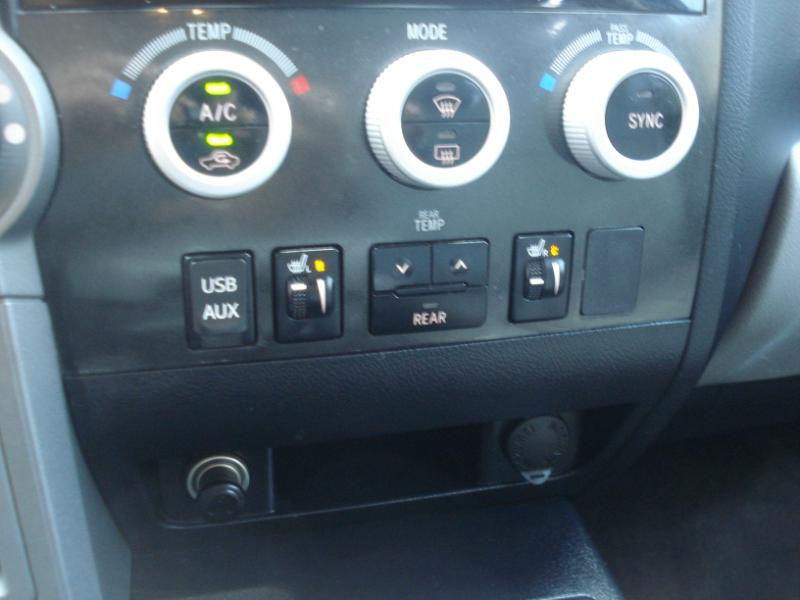 Toyota Sequoia SR5 5.7L 4WD 2012