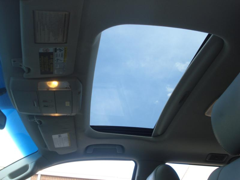 Toyota Sequoia SR5 5.7L 4WD 2012