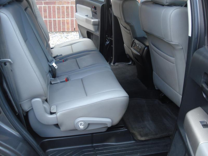 Toyota Sequoia SR5 5.7L 4WD 2012