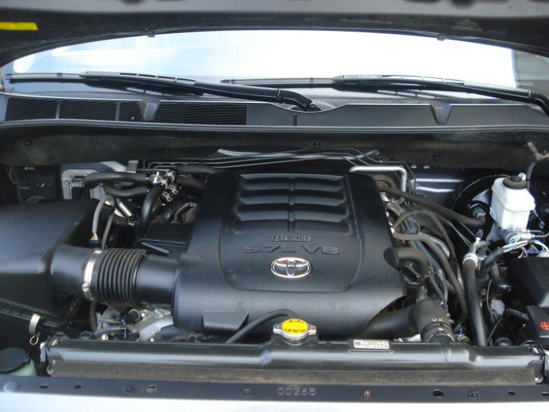 Toyota Sequoia SR5 5.7L 4WD 2012