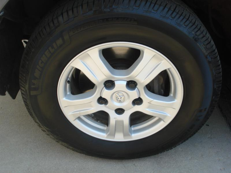 Toyota Sequoia SR5 5.7L 4WD 2012