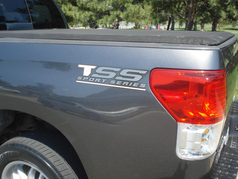 Toyota Tundra Tundra-Grade 5.7L FFV Double Cab 4WD 2011