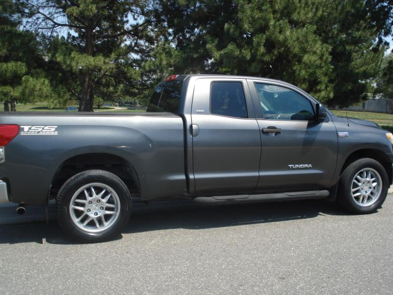 Toyota Tundra Tundra-Grade 5.7L FFV Double Cab 4WD 2011