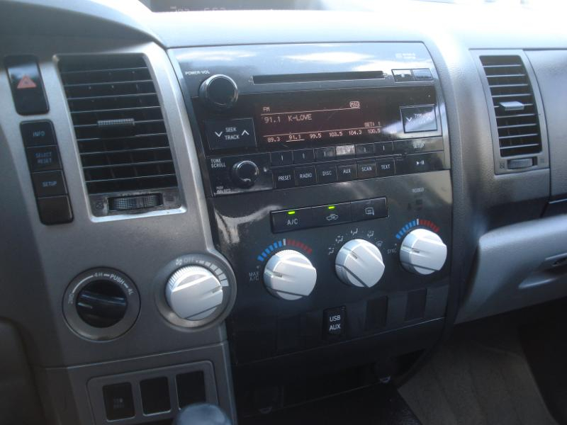 Toyota Tundra Tundra-Grade 5.7L FFV Double Cab 4WD 2011