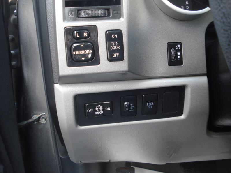 Toyota Tundra Tundra-Grade 5.7L FFV Double Cab 4WD 2011