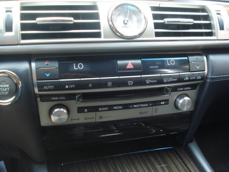 Lexus LS photo 11