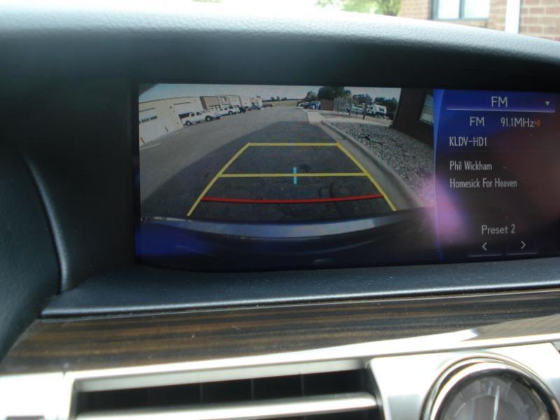Lexus LS photo 9