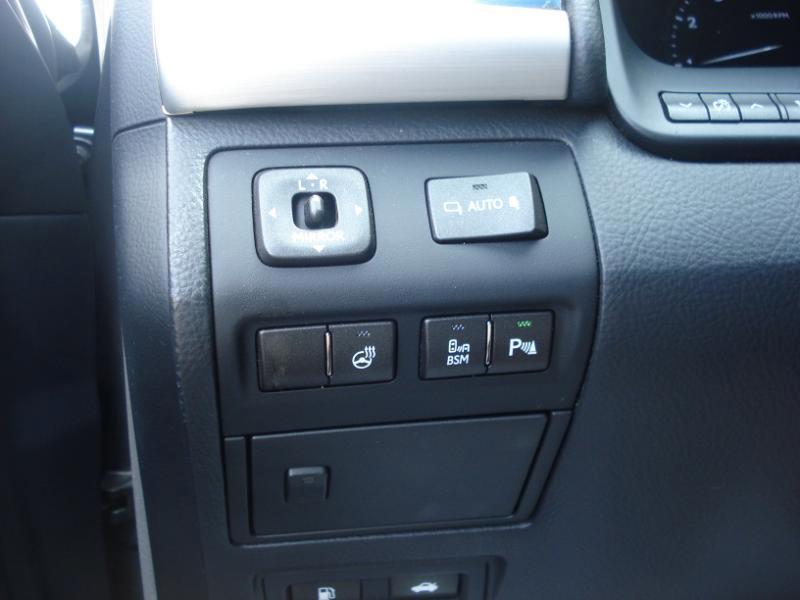 Lexus LS photo 12