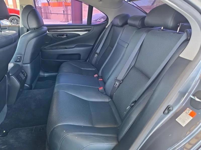 Lexus LS photo 28