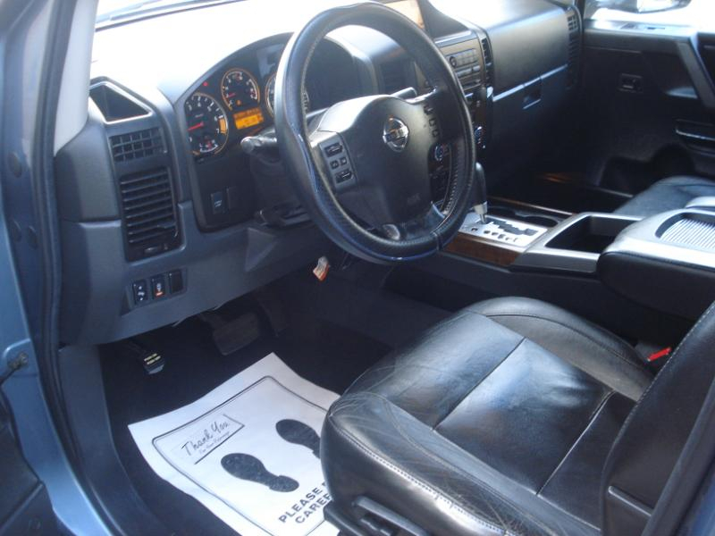 Nissan Titan SL Crew Cab 4WD 2011