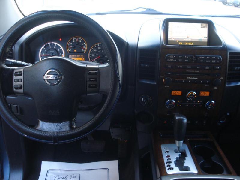 Nissan Titan SL Crew Cab 4WD 2011