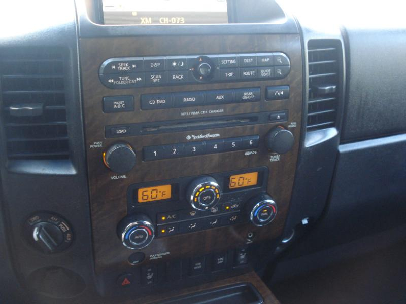 Nissan Titan SL Crew Cab 4WD 2011