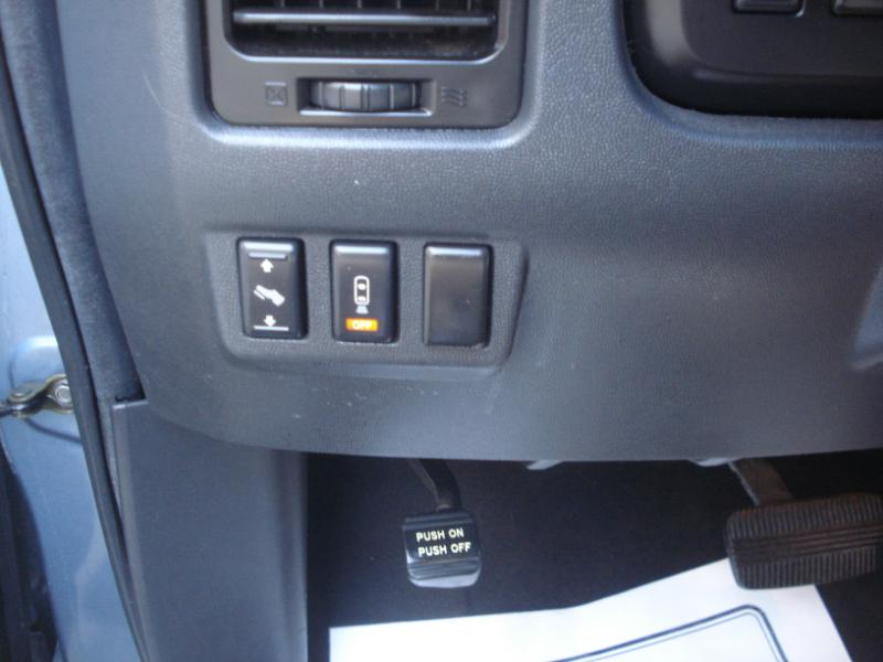 Nissan Titan SL Crew Cab 4WD 2011