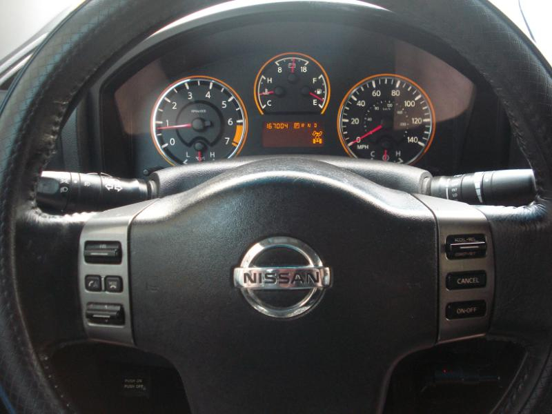 Nissan Titan SL Crew Cab 4WD 2011