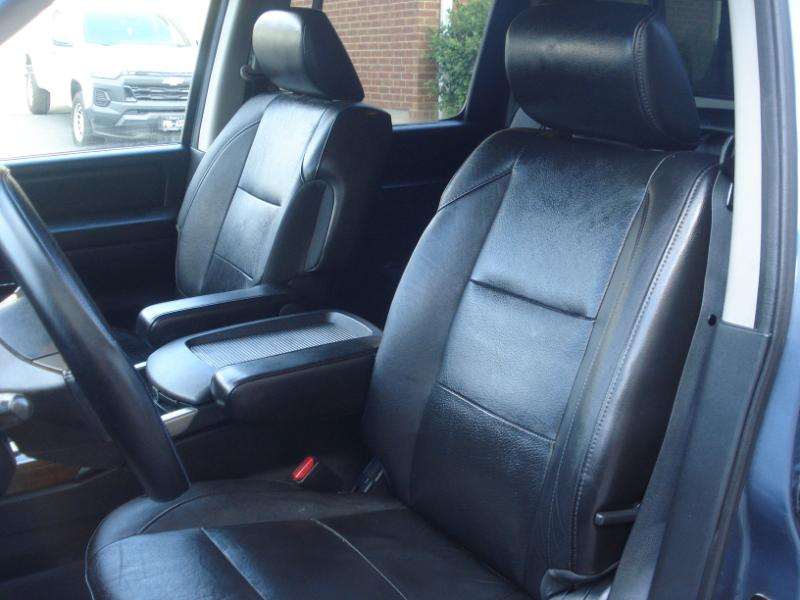 Nissan Titan SL Crew Cab 4WD 2011