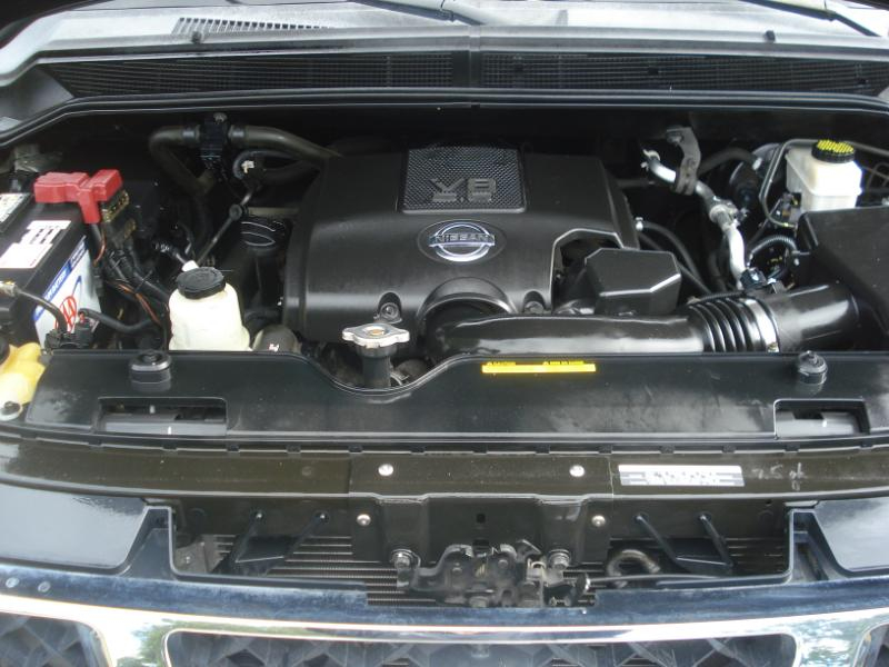 Nissan Titan SL Crew Cab 4WD 2011