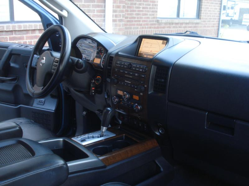 Nissan Titan SL Crew Cab 4WD 2011