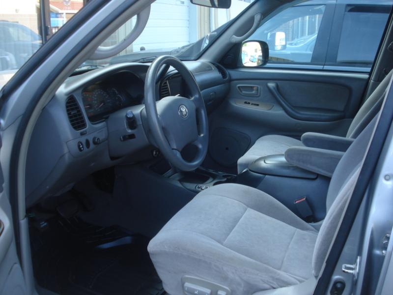 Toyota Sequoia SR5 2WD 2004
