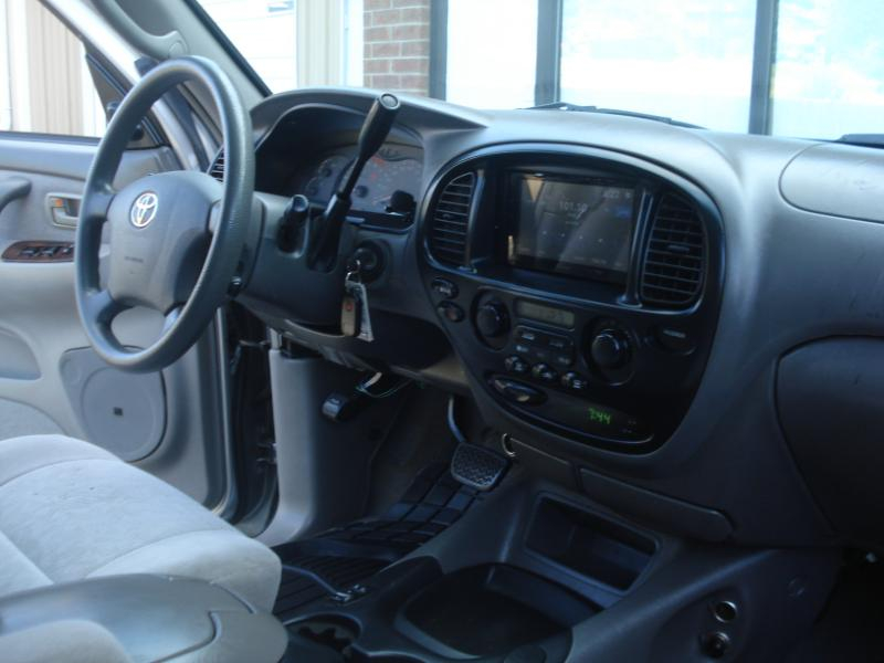 Toyota Sequoia SR5 2WD 2004