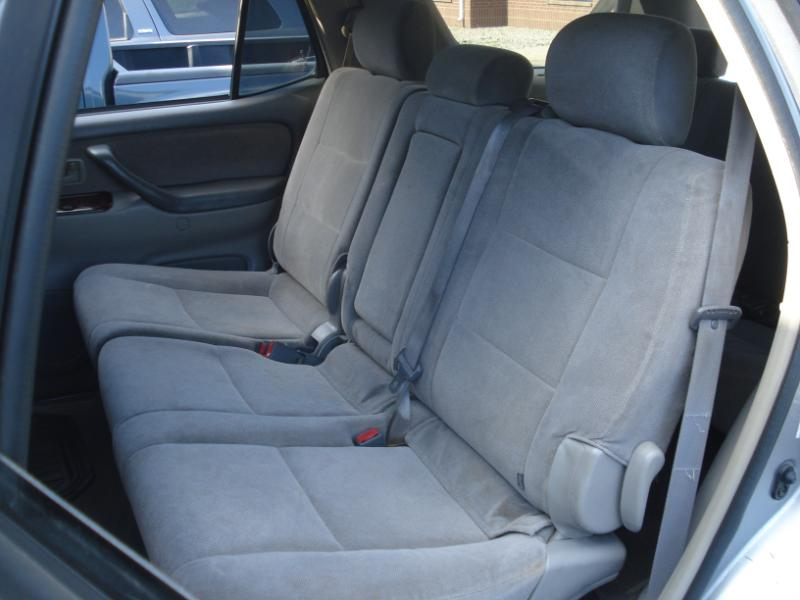 Toyota Sequoia SR5 2WD 2004