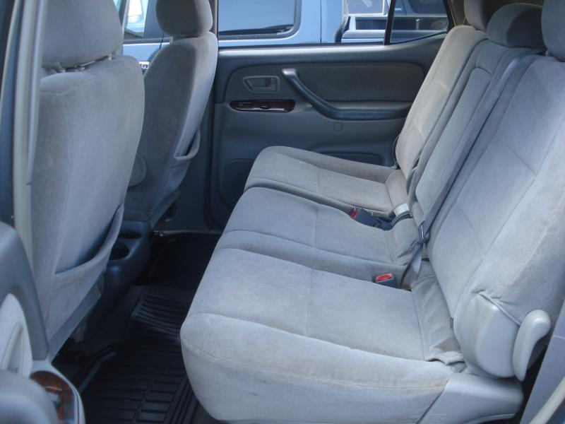 Toyota Sequoia SR5 2WD 2004