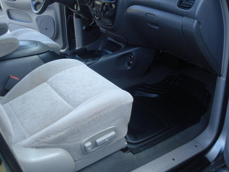 Toyota Sequoia SR5 2WD 2004