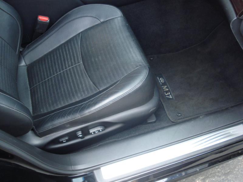 Infiniti M37 photo 25