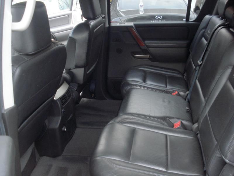 Infiniti QX56 photo 17