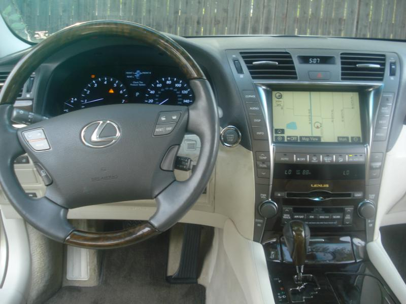 Lexus LS 460 Luxury Sedan 2007