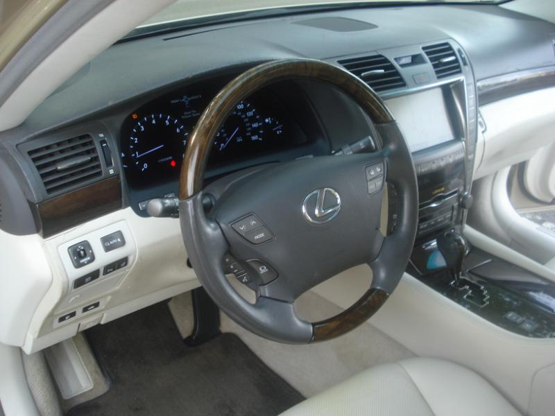 Lexus LS 460 Luxury Sedan 2007