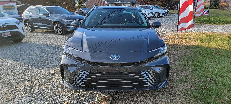 Toyota Camry Hybrid XLE 2025