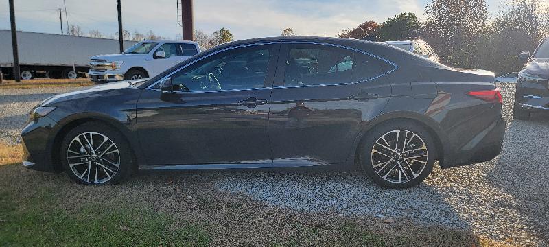 Toyota Camry Hybrid XLE 2025