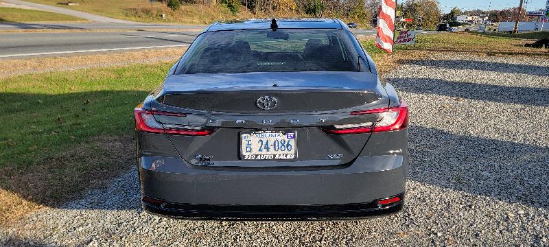 Toyota Camry Hybrid XLE 2025