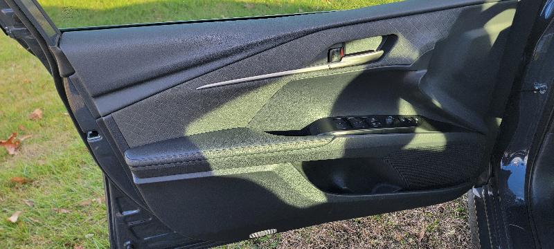 Toyota Camry Hybrid XLE 2025