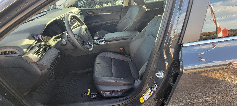 Toyota Camry Hybrid XLE 2025