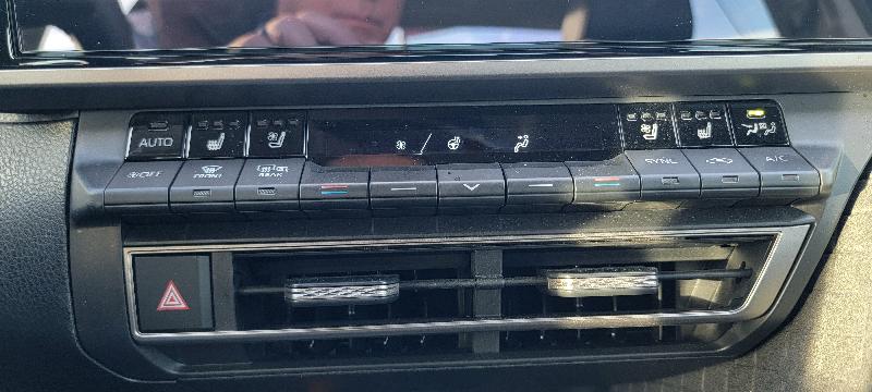 Toyota Camry Hybrid XLE 2025