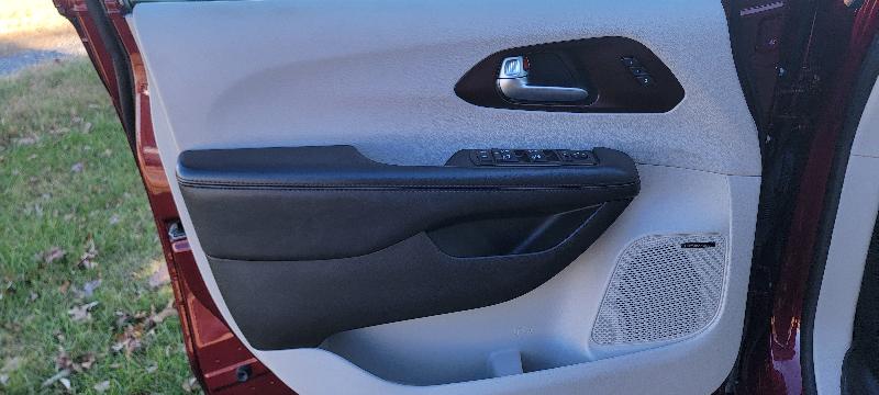 Chrysler Pacifica Limited 2017