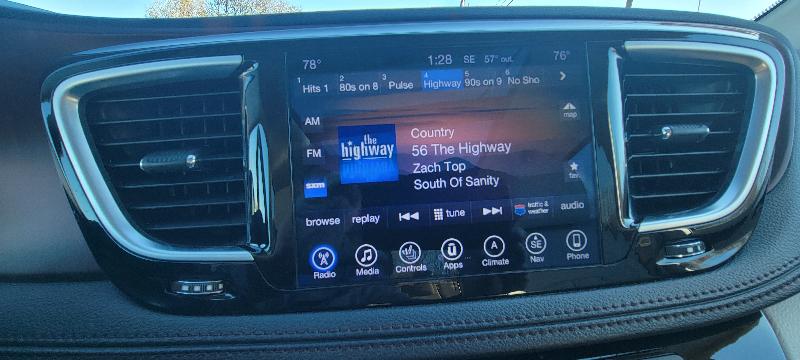 Chrysler Pacifica Limited 2017