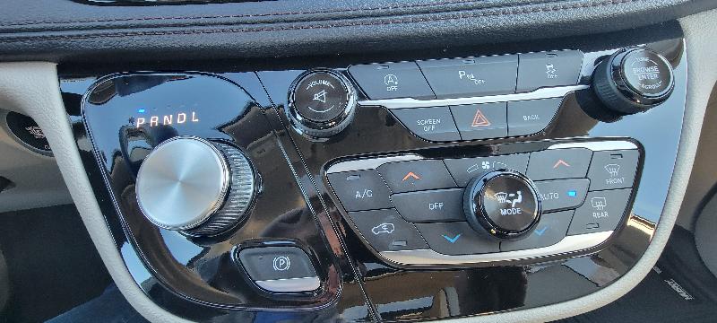 Chrysler Pacifica Limited 2017