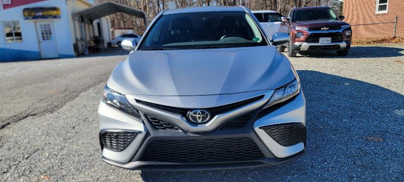 Toyota Camry SE 2021