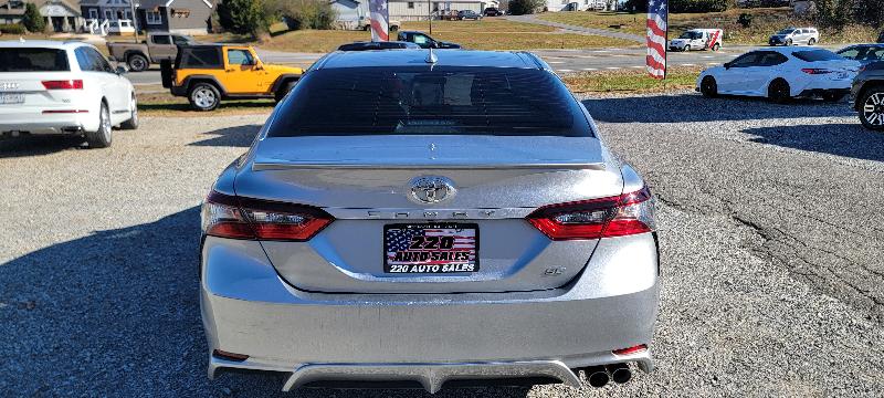 Toyota Camry SE 2021