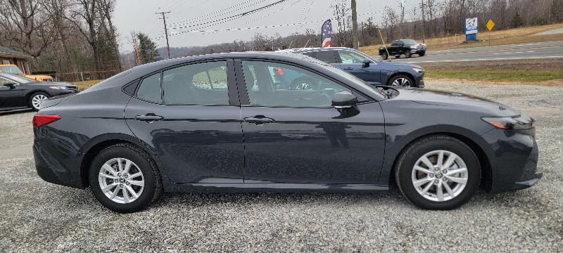 Toyota Camry Hybrid LE 2025