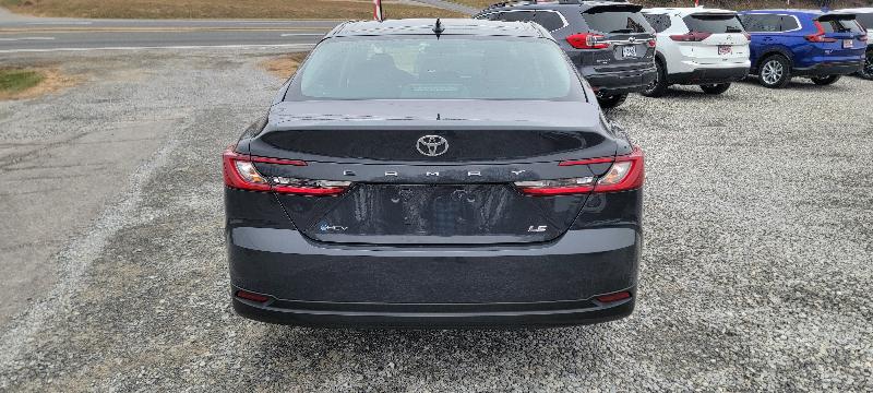 Toyota Camry Hybrid LE 2025