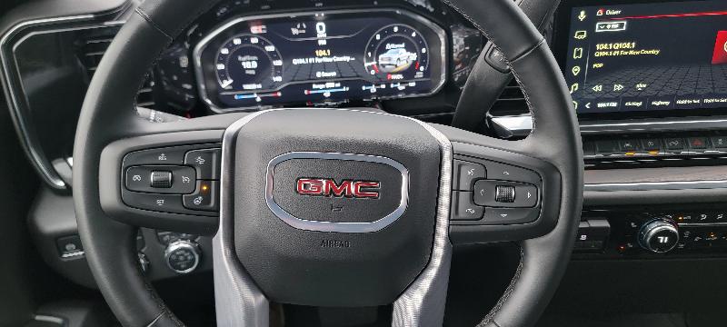 GMC Sierra 1500 SLT Crew Cab 4WD 2025
