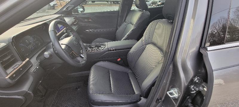 Toyota Crown Limited 4D Sedan AWD 2025