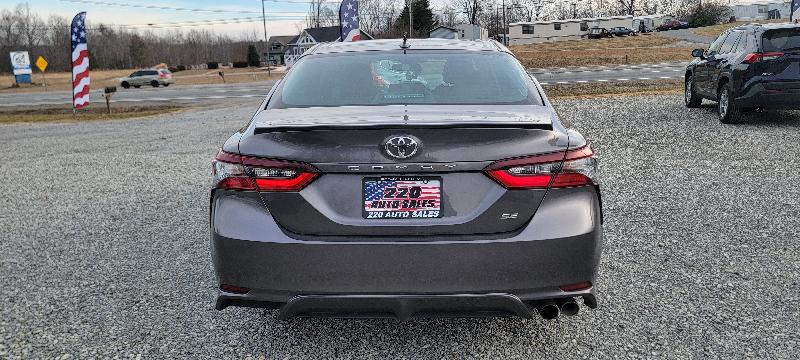 Toyota Camry SE 2024