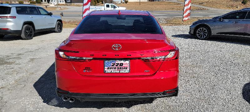 Toyota Camry Hybrid SE 2025