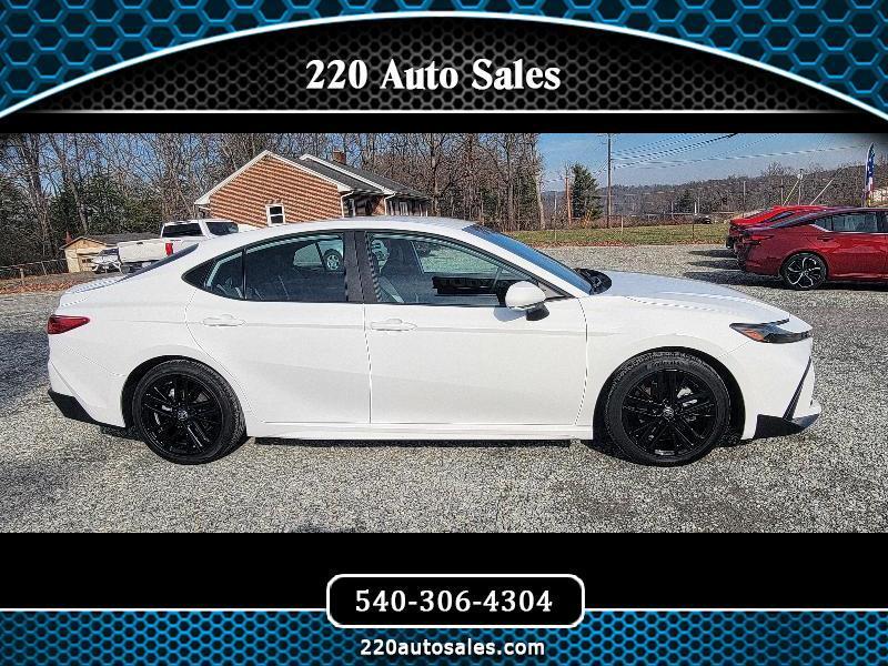 Toyota Camry Hybrid XLE 2025