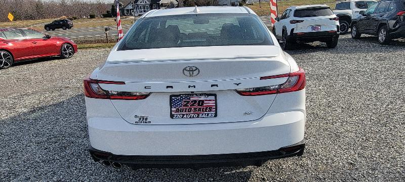 Toyota Camry Hybrid XLE 2025